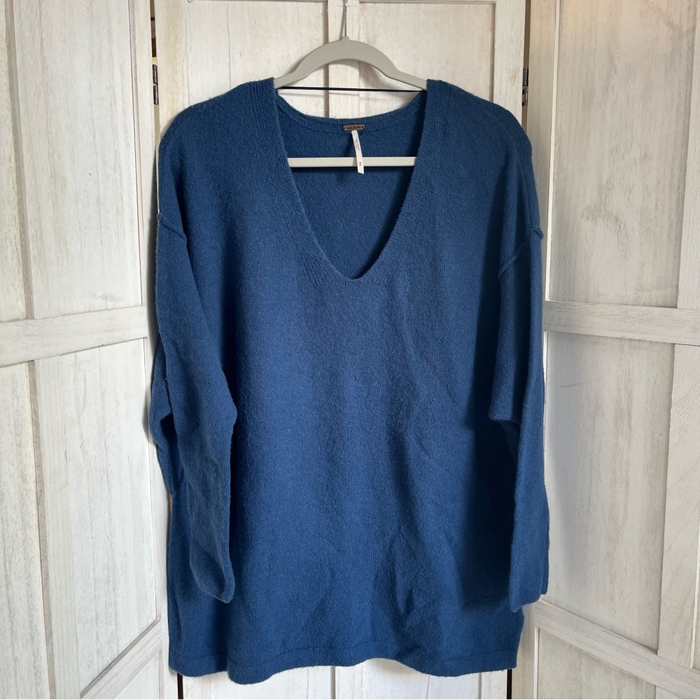 Free People Blue v neck womens oversized wool/yak blend sweater size small